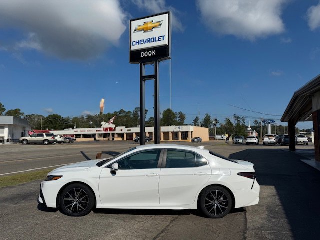 Used 2024 Toyota Camry SE