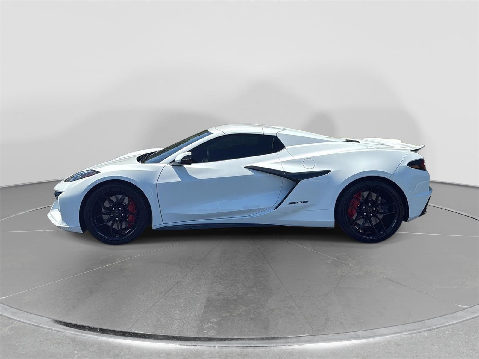 Used 2025 Chevrolet Corvette Z06 w/ Stealth Interior Trim Package RWD image 2