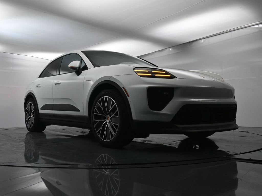 Certified 2025 Porsche Macan Electric image 54