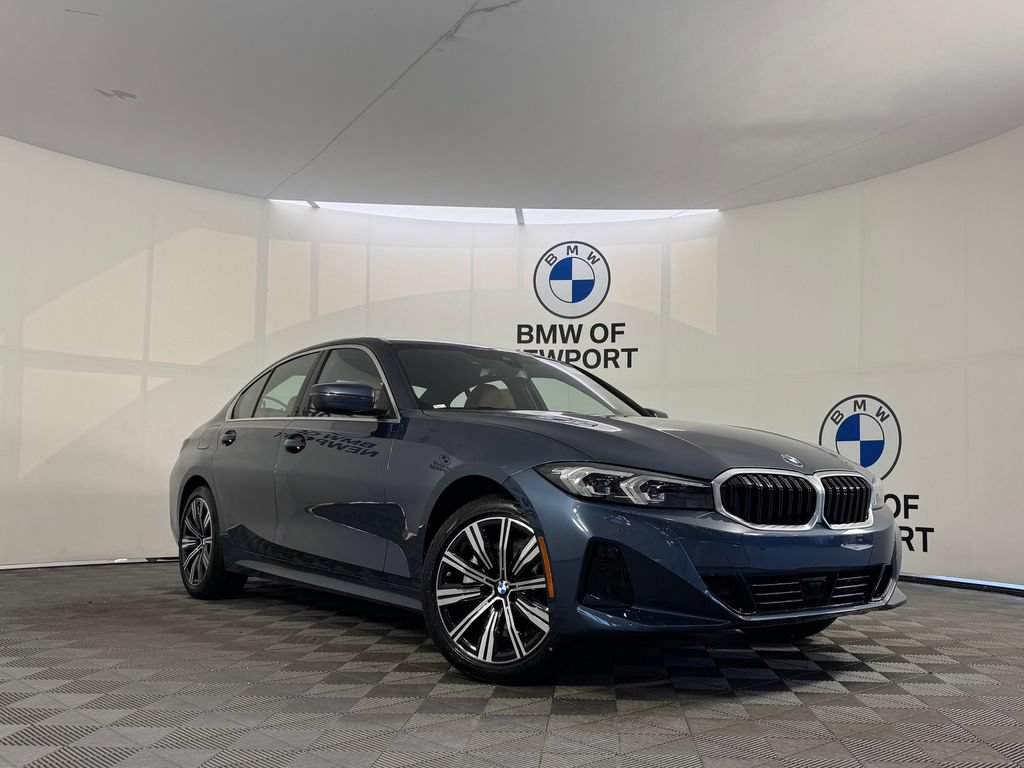 New 2026 BMW 330i xDrive Sedan w/ Convenience Package AWD/4WD image 3