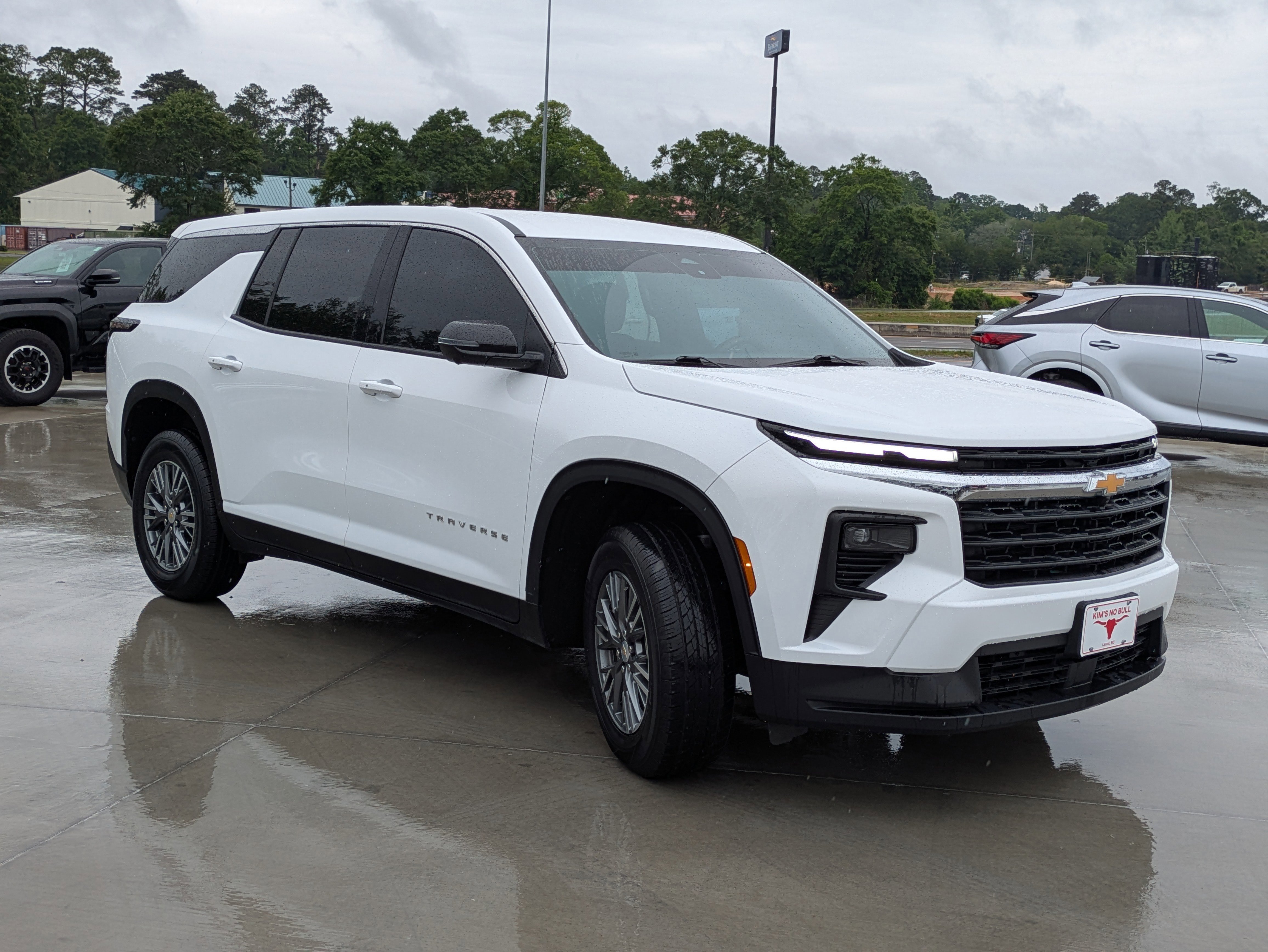 Used 2024 Chevrolet Traverse LS FWD image 7