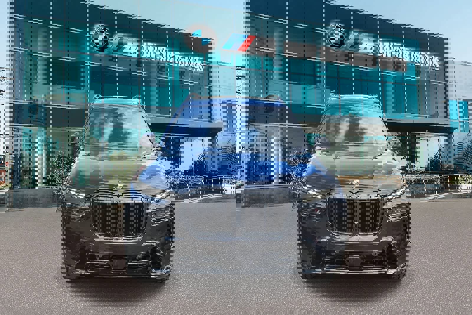 Used 2023 BMW X7 xDrive40i w/ M Sport Package image 2