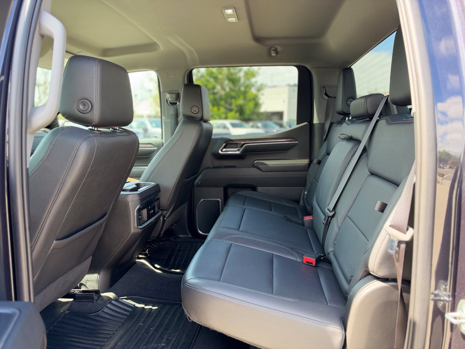 Used 2023 Chevrolet Silverado 1500 LTZ RWD image 6
