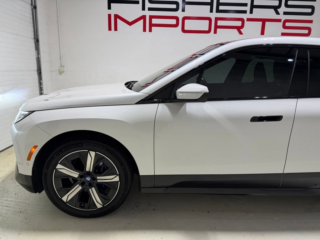 Used 2023 BMW iX xDrive50 w/ Sport Package AWD/4WD image 5