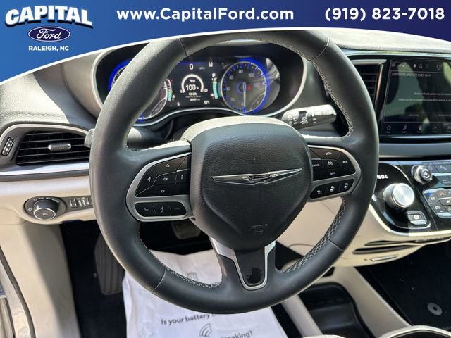 Used 2024 Chrysler Pacifica Touring-L FWD image 23