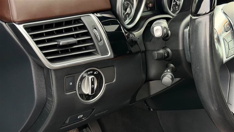 Used 2016 Mercedes-Benz GL 550 4MATIC image 23