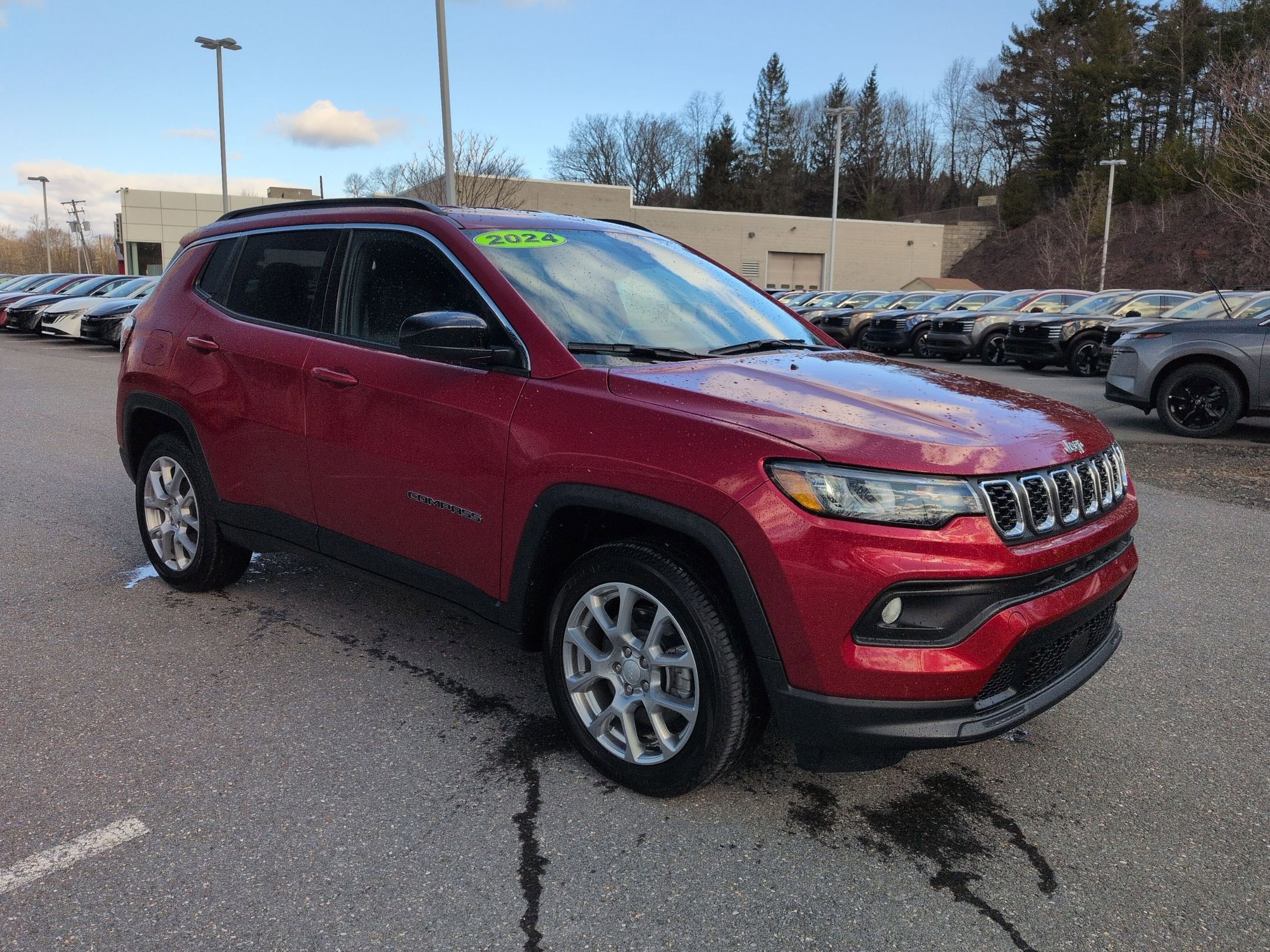 Used 2024 Jeep Compass Latitude image 3