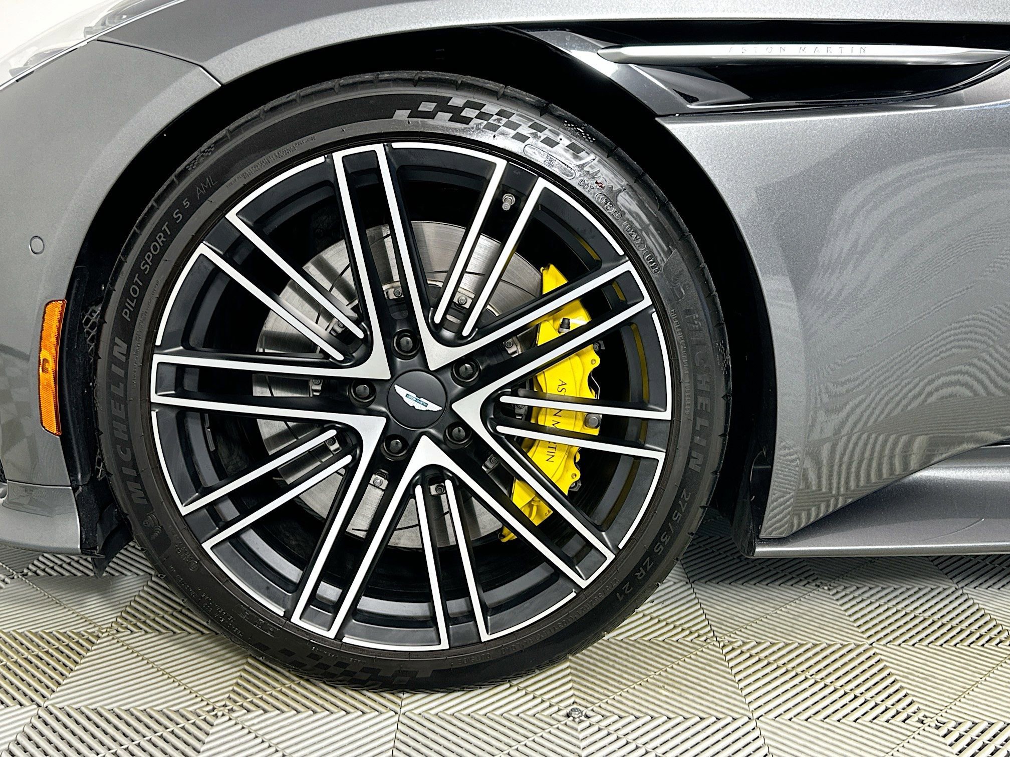 Used 2024 Aston Martin DB12 Coupe image 4