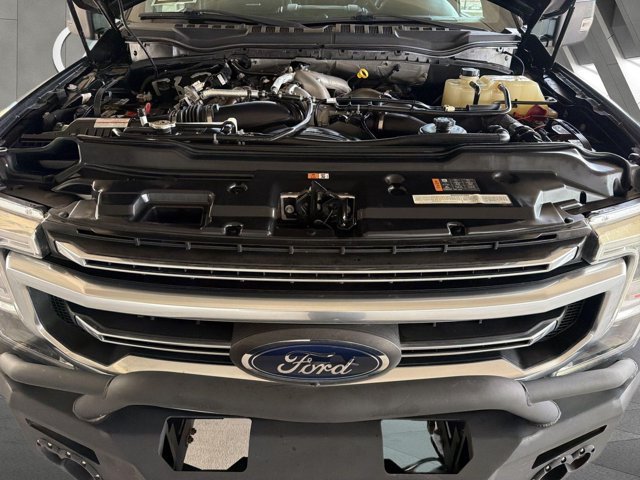Used 2020 Ford F250 Platinum w/ FX4 Off-Road Package AWD/4WD image 2