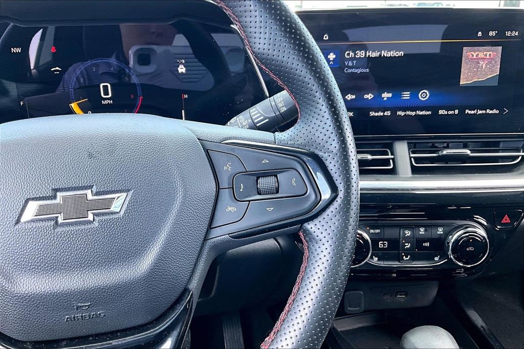 Used 2025 Chevrolet Trax RS w/ Sunroof Package image 21