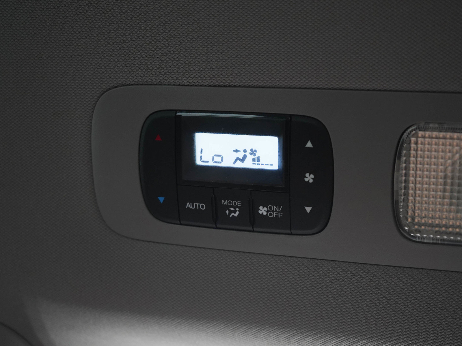 Used 2016 Honda Odyssey SE image 18