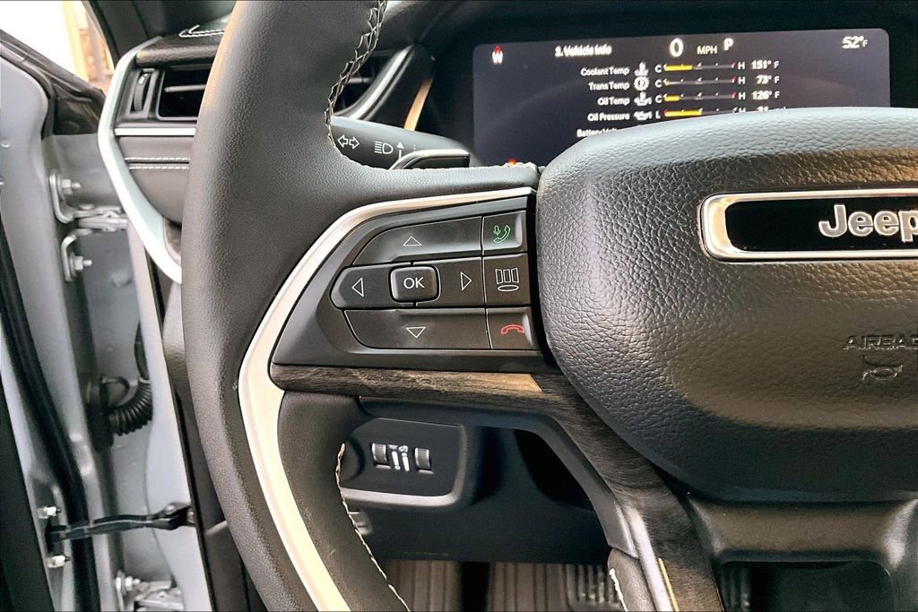 Used 2025 Jeep Grand Cherokee Limited w/ Black Appearance Package image 18