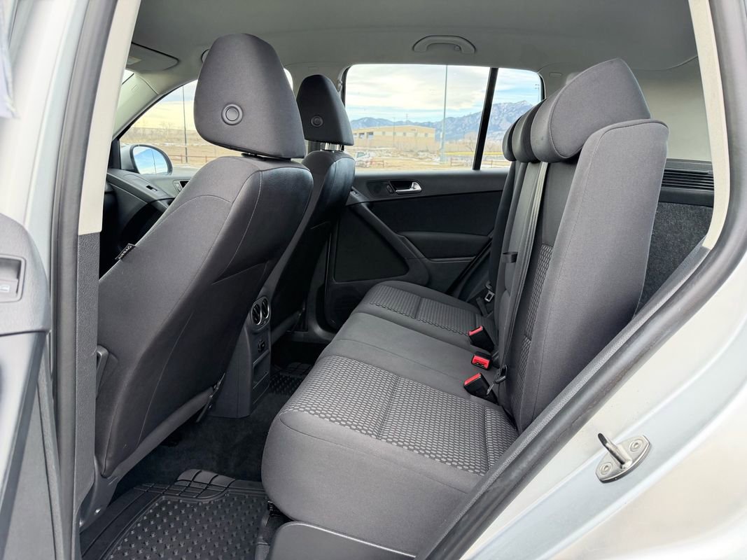 Used 2010 Volkswagen Tiguan S image 16