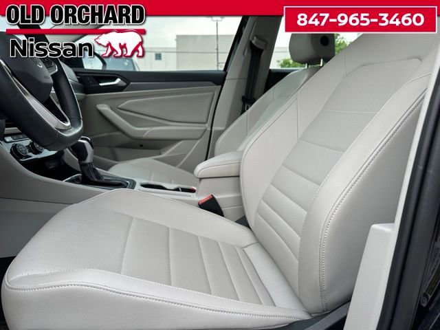 Used 2023 Volkswagen Jetta SE image 9