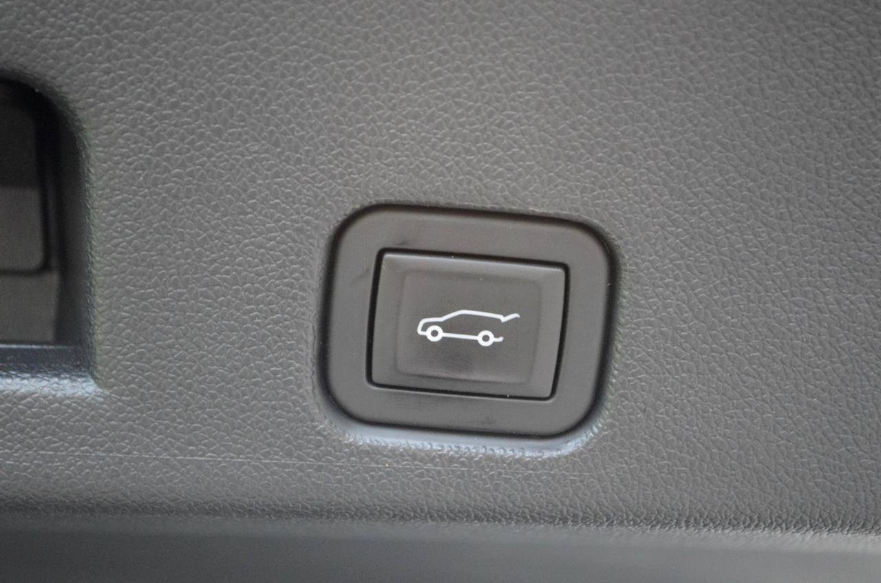 Used 2024 GMC Acadia Denali w/ Super Cruise Package AWD/4WD image 18