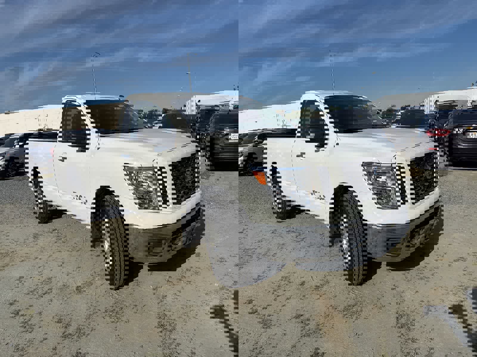 Used 2019 Nissan Titan SV image 3