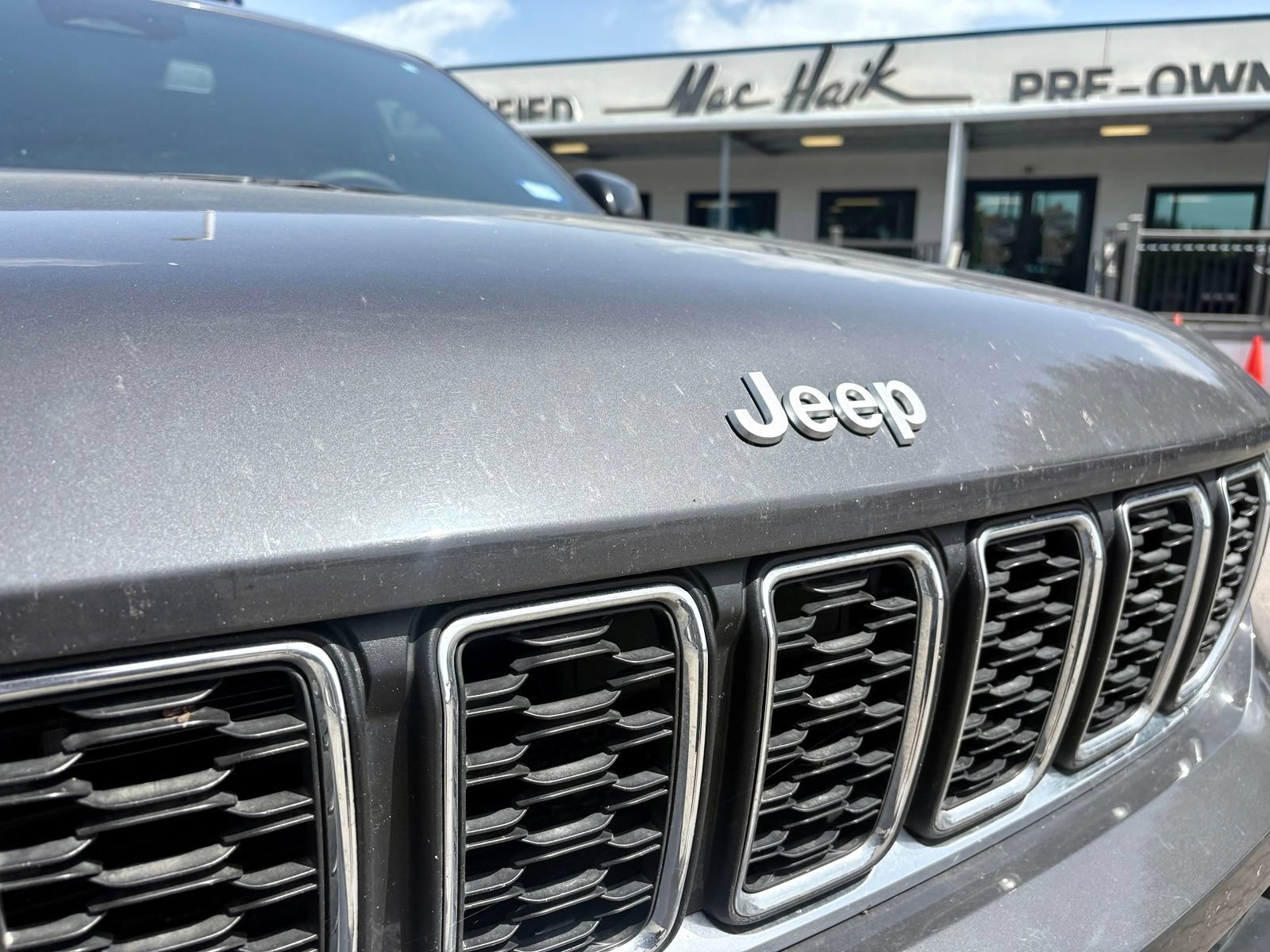 Used 2024 Jeep Grand Cherokee L Laredo RWD image 11