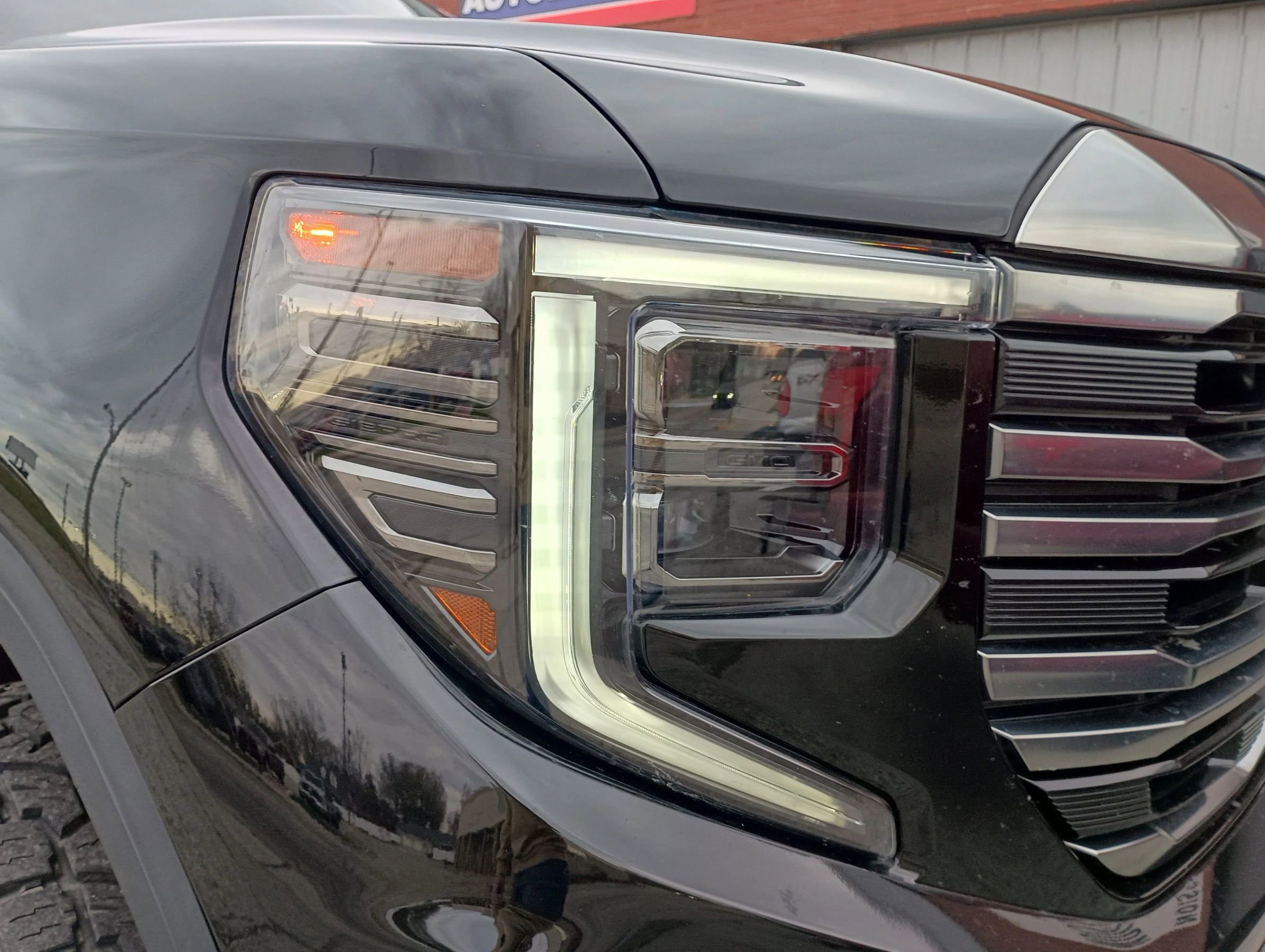Used 2022 GMC Sierra 1500 AT4 w/ AT4 Preferred Package image 9