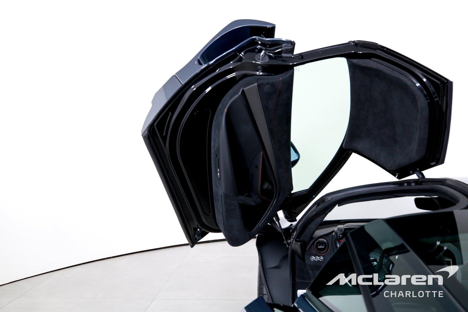 Used 2025 McLaren 750S RWD image 11