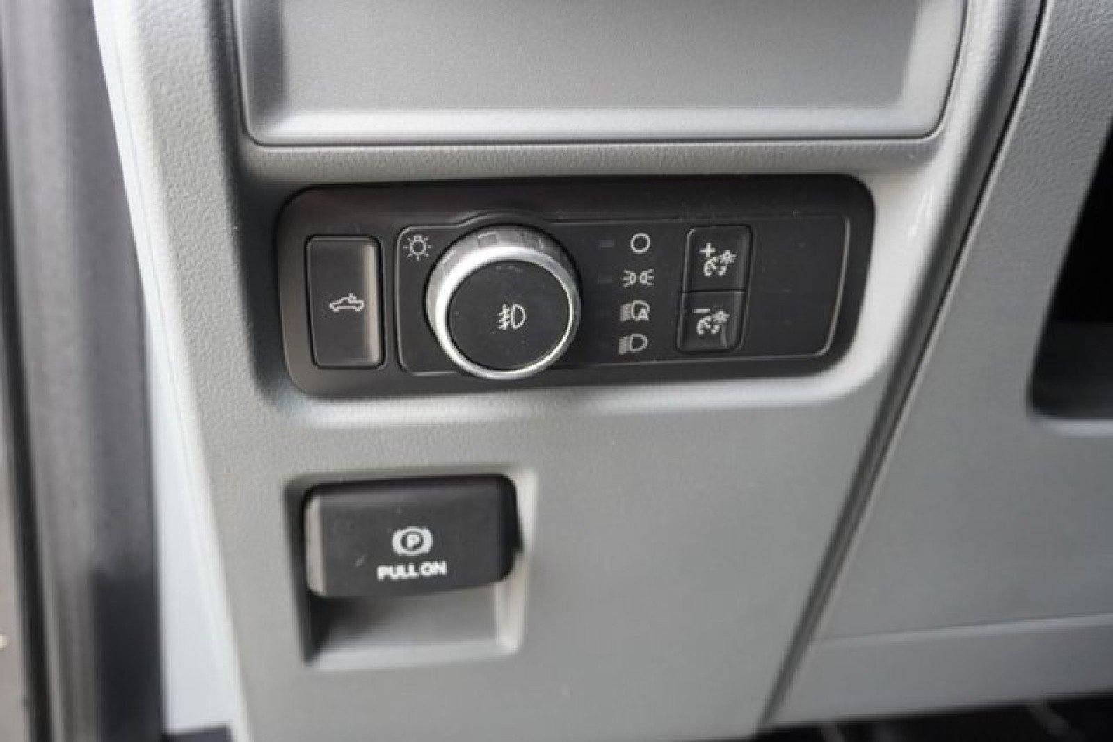 Used 2021 Ford F150 XLT image 19