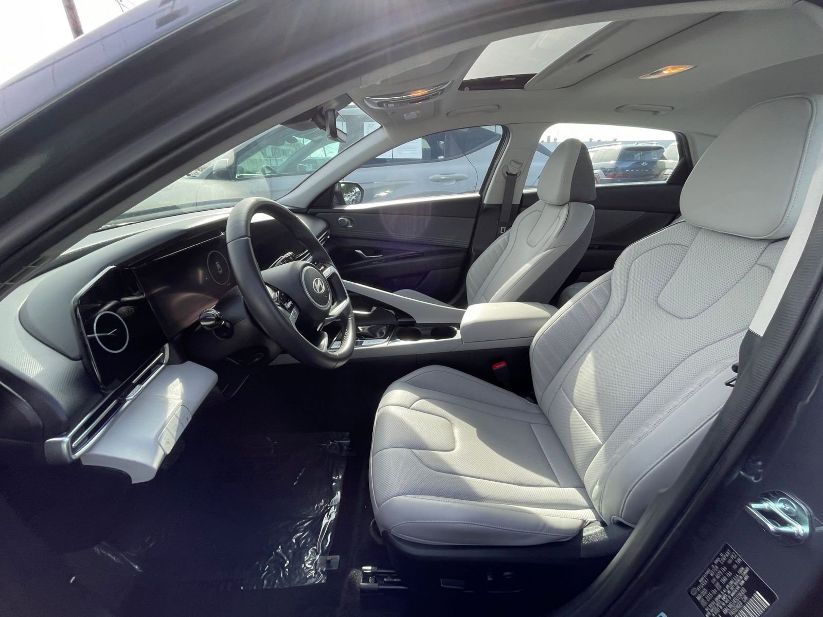 Used 2025 Hyundai Elantra Limited image 27