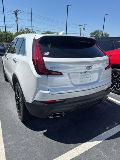 Used 2022 Cadillac XT4 Luxury w/ LPO, ONYX Package FWD image 8