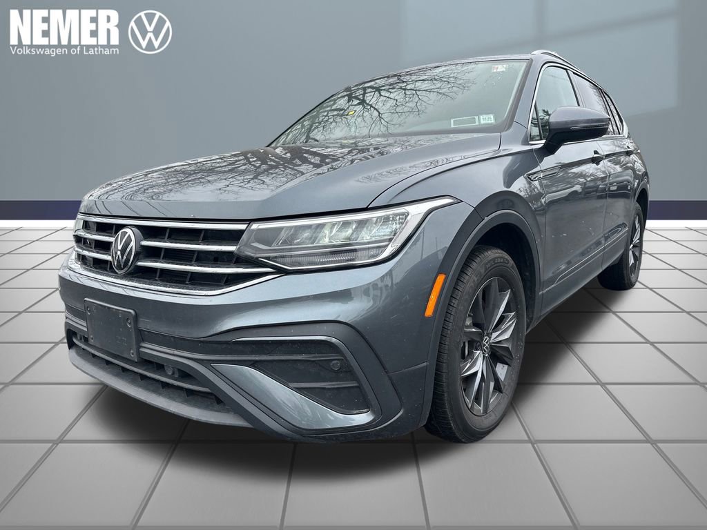 Used 2023 Volkswagen Tiguan SE w/ Panoramic Sunroof Package image 1