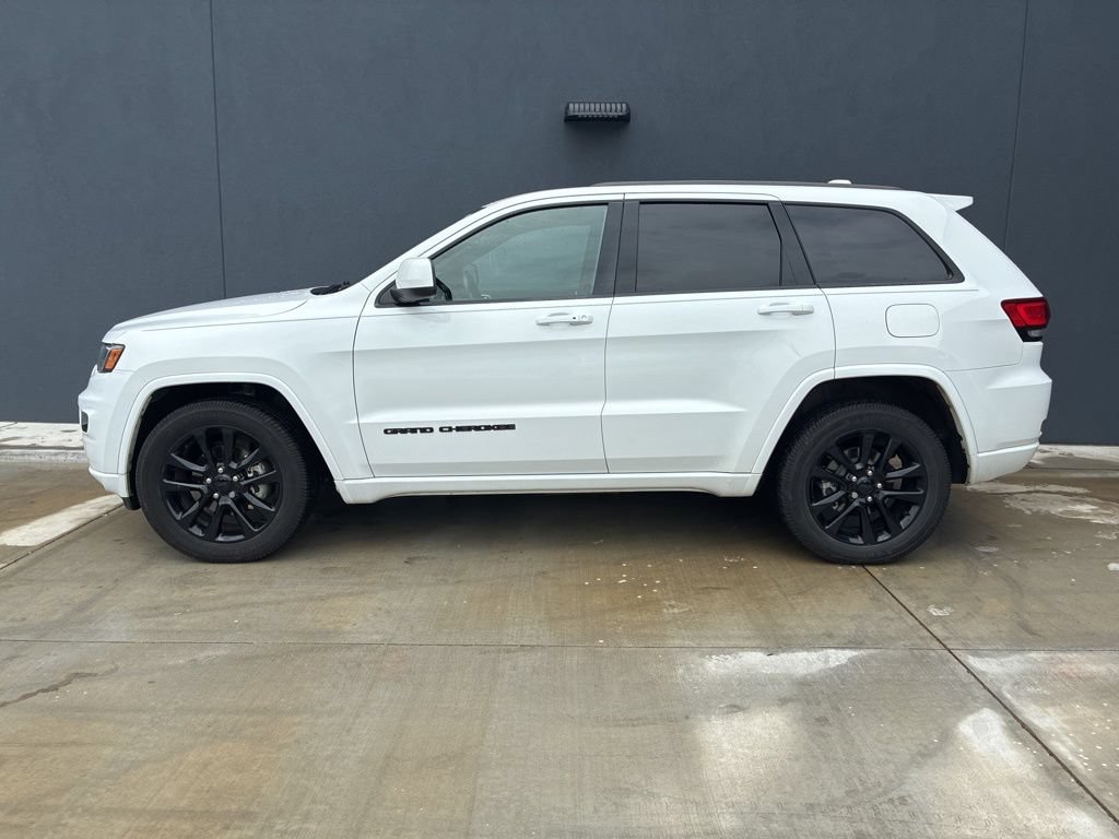 Used 2020 Jeep Grand Cherokee Altitude AWD/4WD image 7