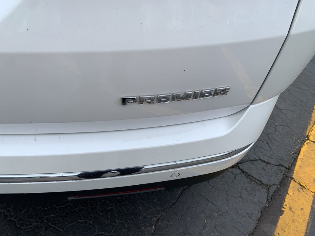Used 2023 Chevrolet Traverse Premier FWD image 6