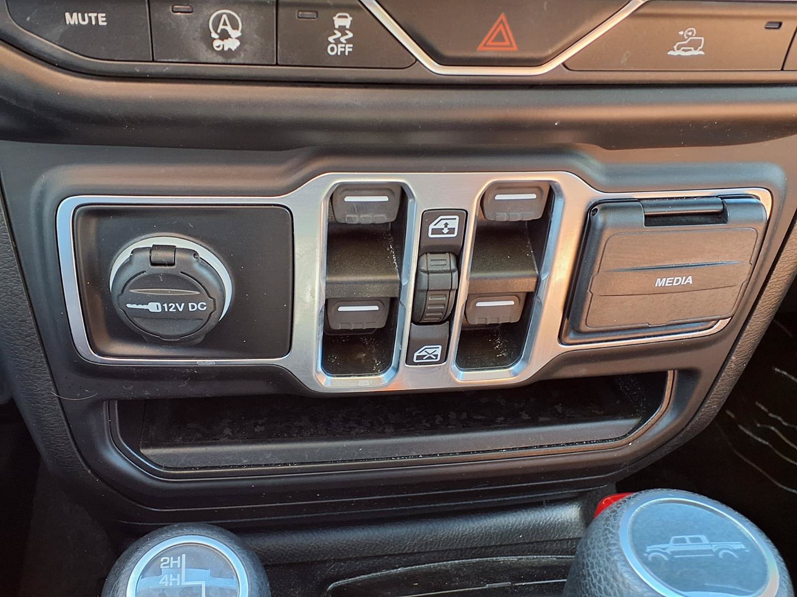 Used 2020 Jeep Gladiator Sport w/ Quick Order Package 24S AWD/4WD image 12