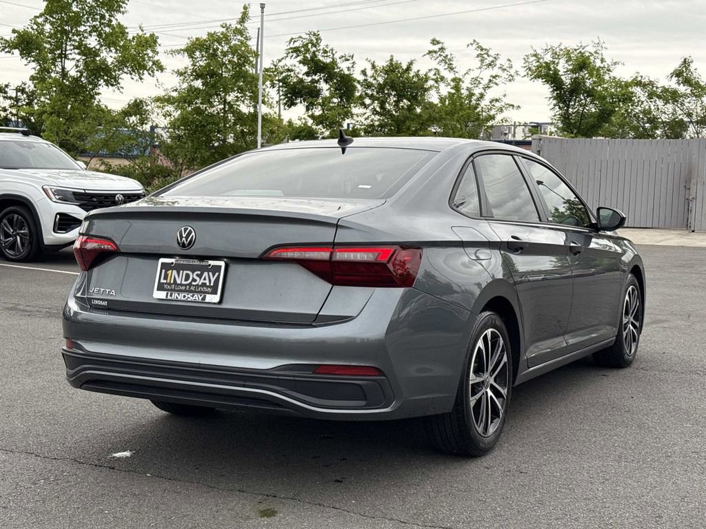 Used 2023 Volkswagen Jetta Sport FWD image 3