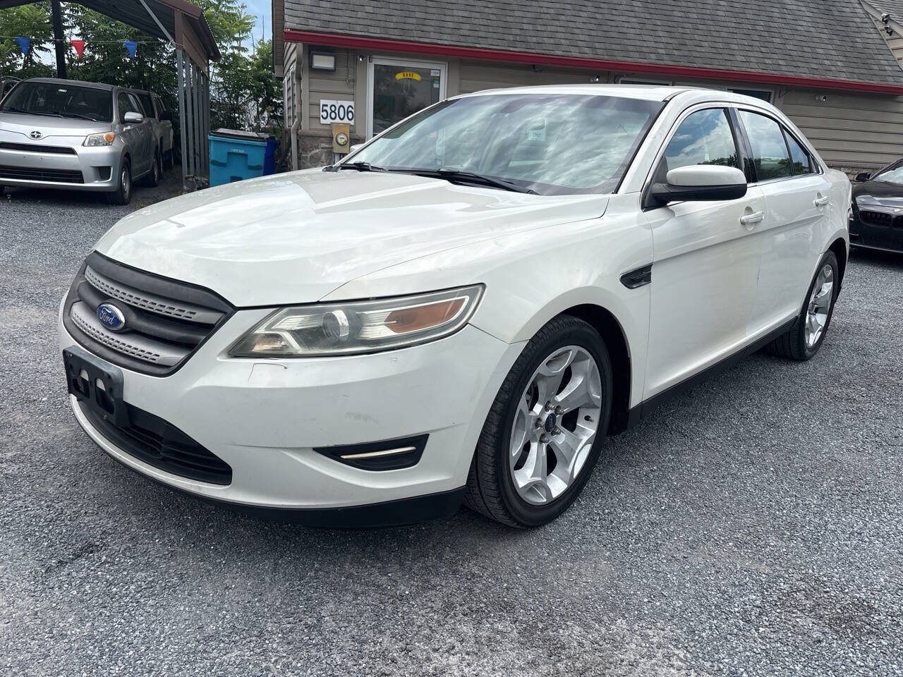 Used 2011 Ford Taurus SEL w/ 202A Rapid Spec Order Code FWD image 1