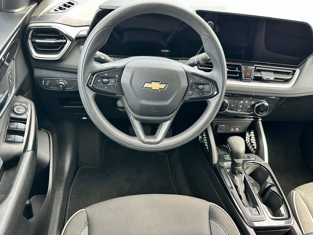 Used 2025 Chevrolet TrailBlazer LT AWD/4WD image 8