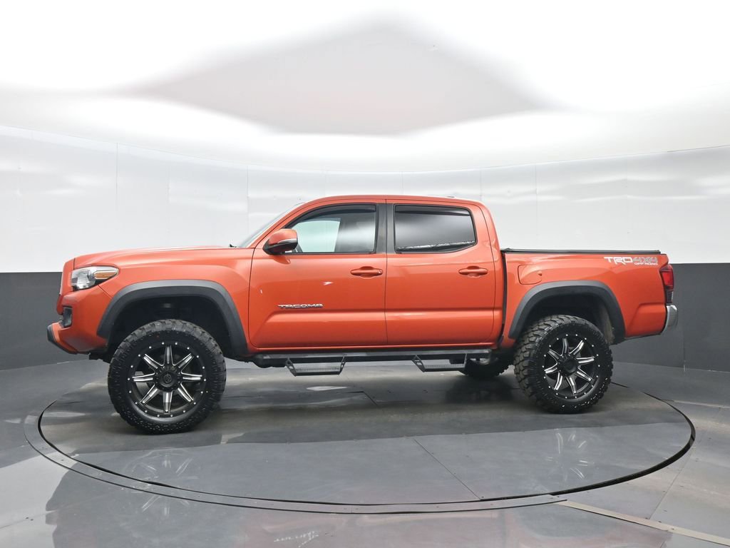 Used 2018 Toyota Tacoma TRD Off-Road AWD/4WD image 3