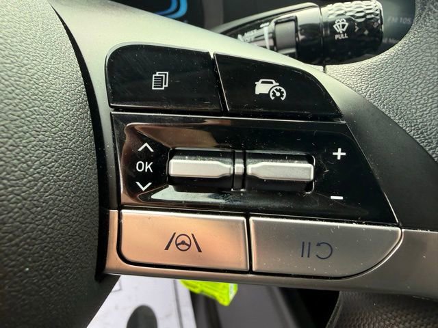 Used 2025 Hyundai Elantra SE image 16