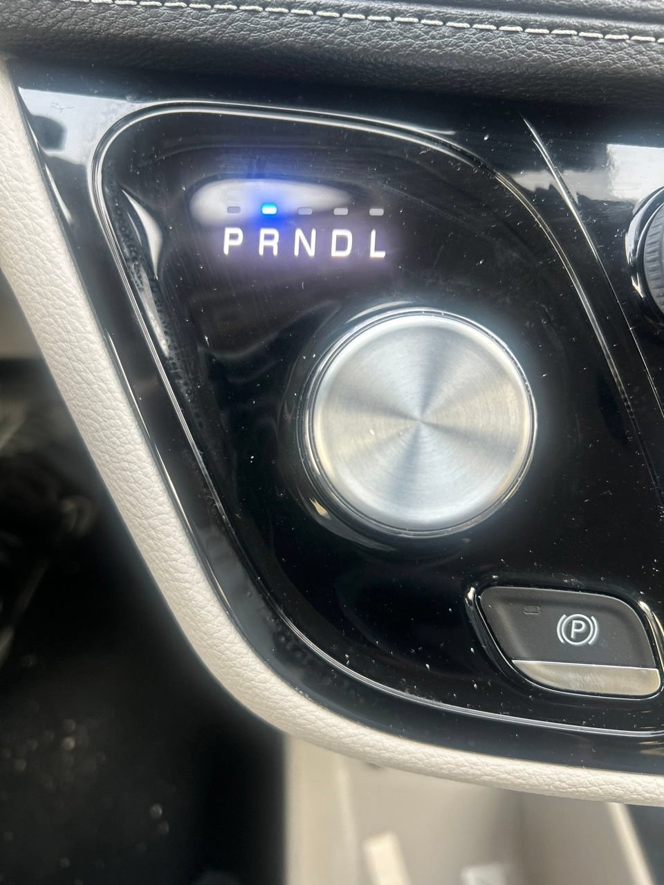 Used 2024 Chrysler Pacifica Touring-L w/ Uconnect Theater Family Group FWD image 26