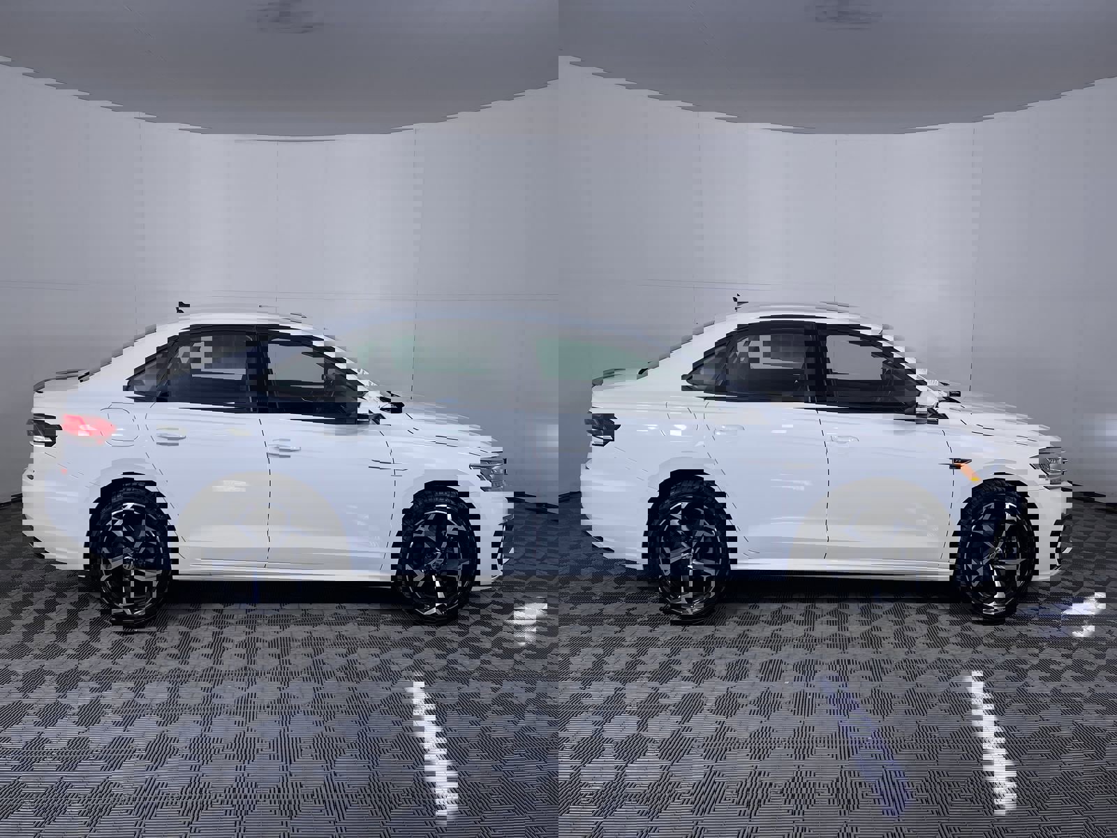 Used 2020 Volkswagen Passat 2.0T R-Line image 10