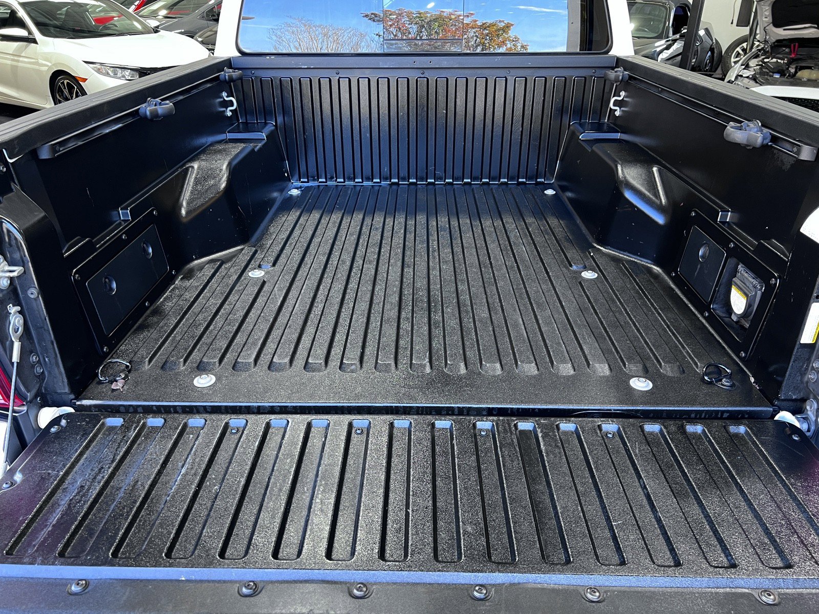 Used 2017 Toyota Tacoma TRD Sport w/ Tow Package (A/T) image 25