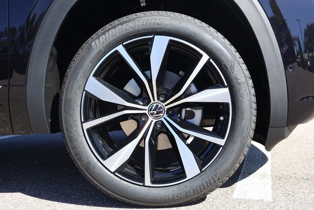 New 2026 Volkswagen Atlas Cross Sport SEL Premium R-Line image 9