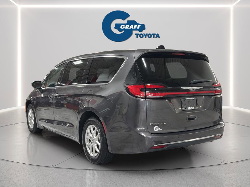 Used 2023 Chrysler Pacifica Touring-L image 5