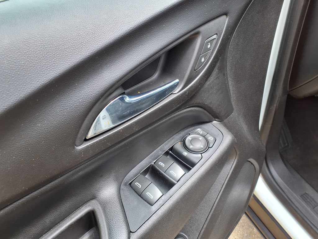 Used 2018 Chevrolet Equinox LT FWD image 20