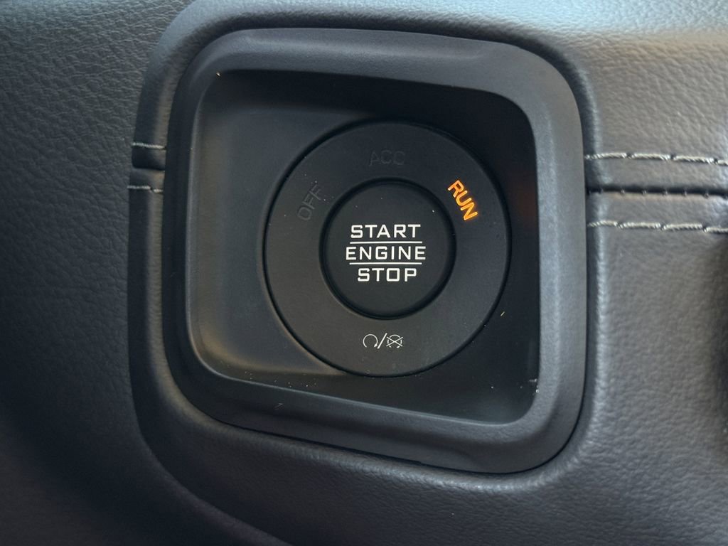 Used 2025 Jeep Wrangler Unlimited Sahara w/ Safety Group image 22