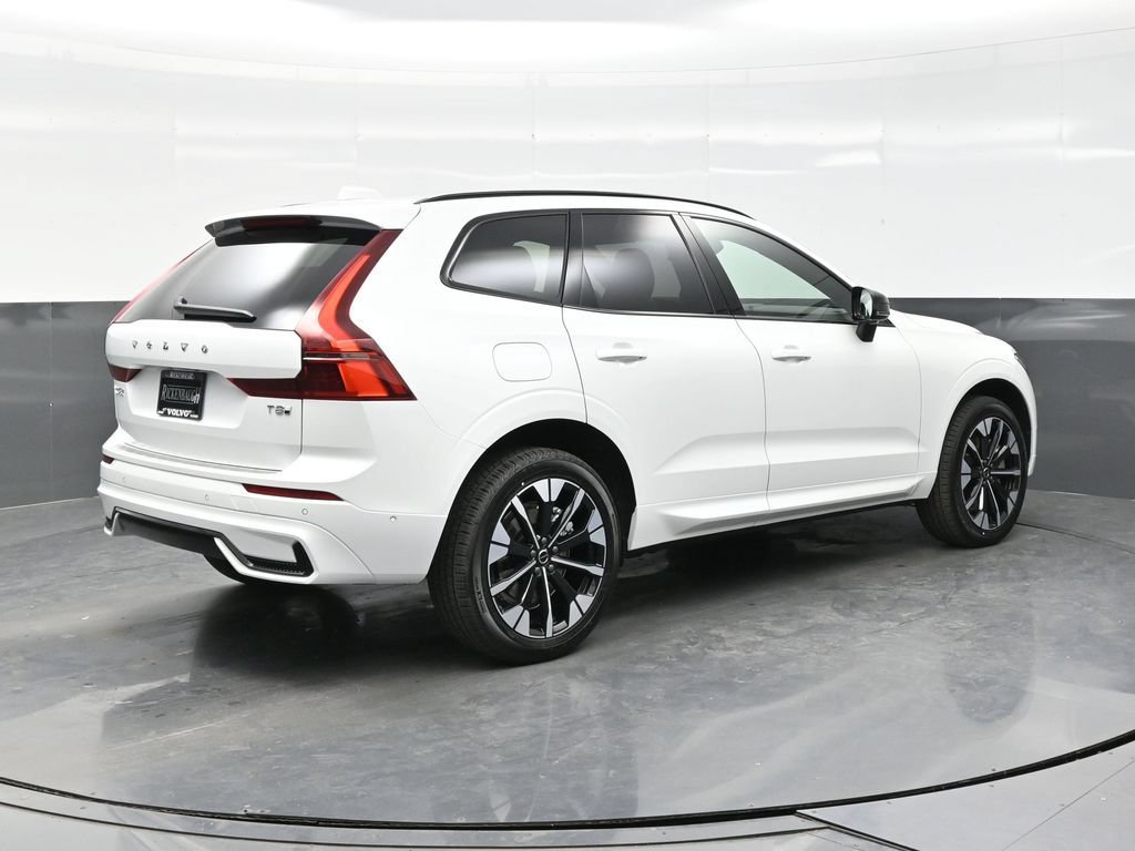 New 2026 Volvo XC60 T8 Plus w/ Climate Package PRO AWD/4WD image 7
