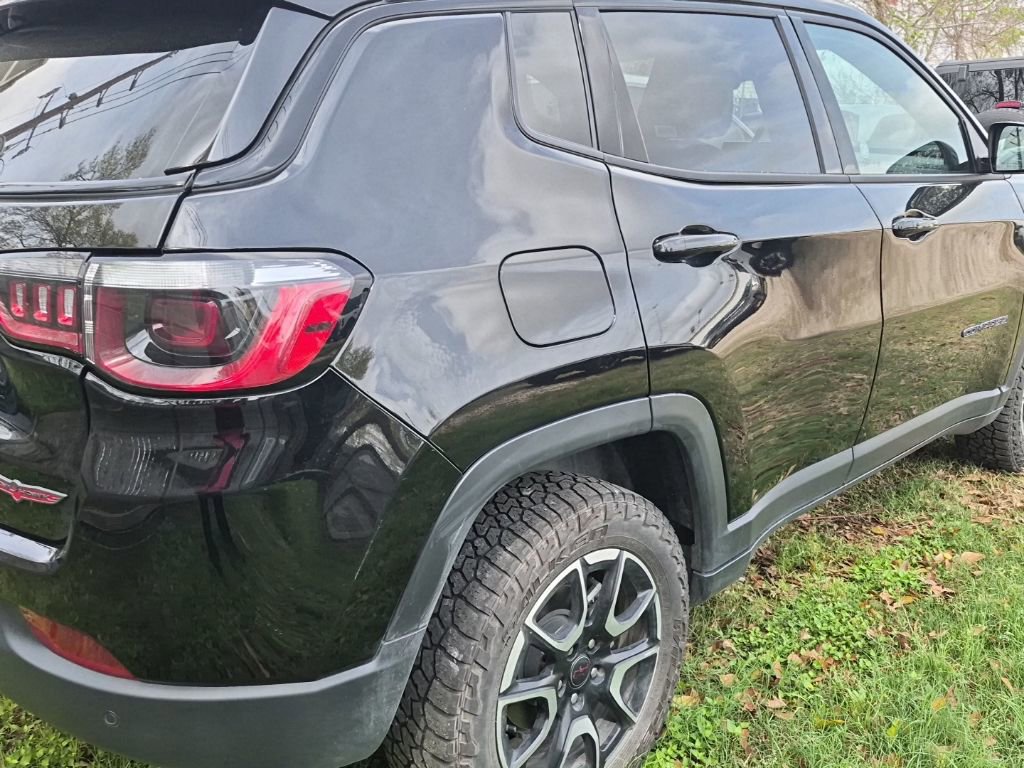 Used 2025 Jeep Compass Trailhawk image 6