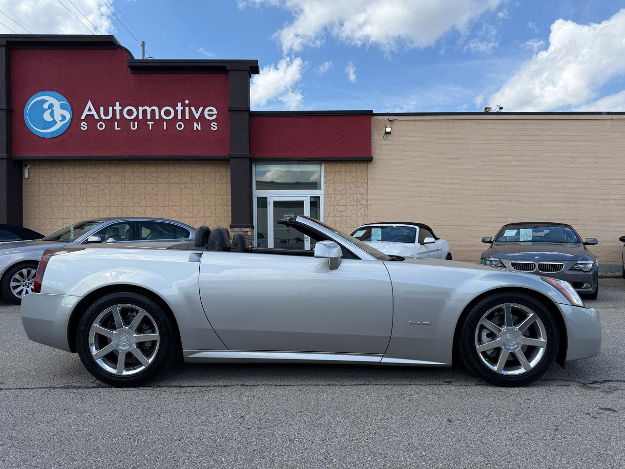 Used 2004 Cadillac XLR image 2