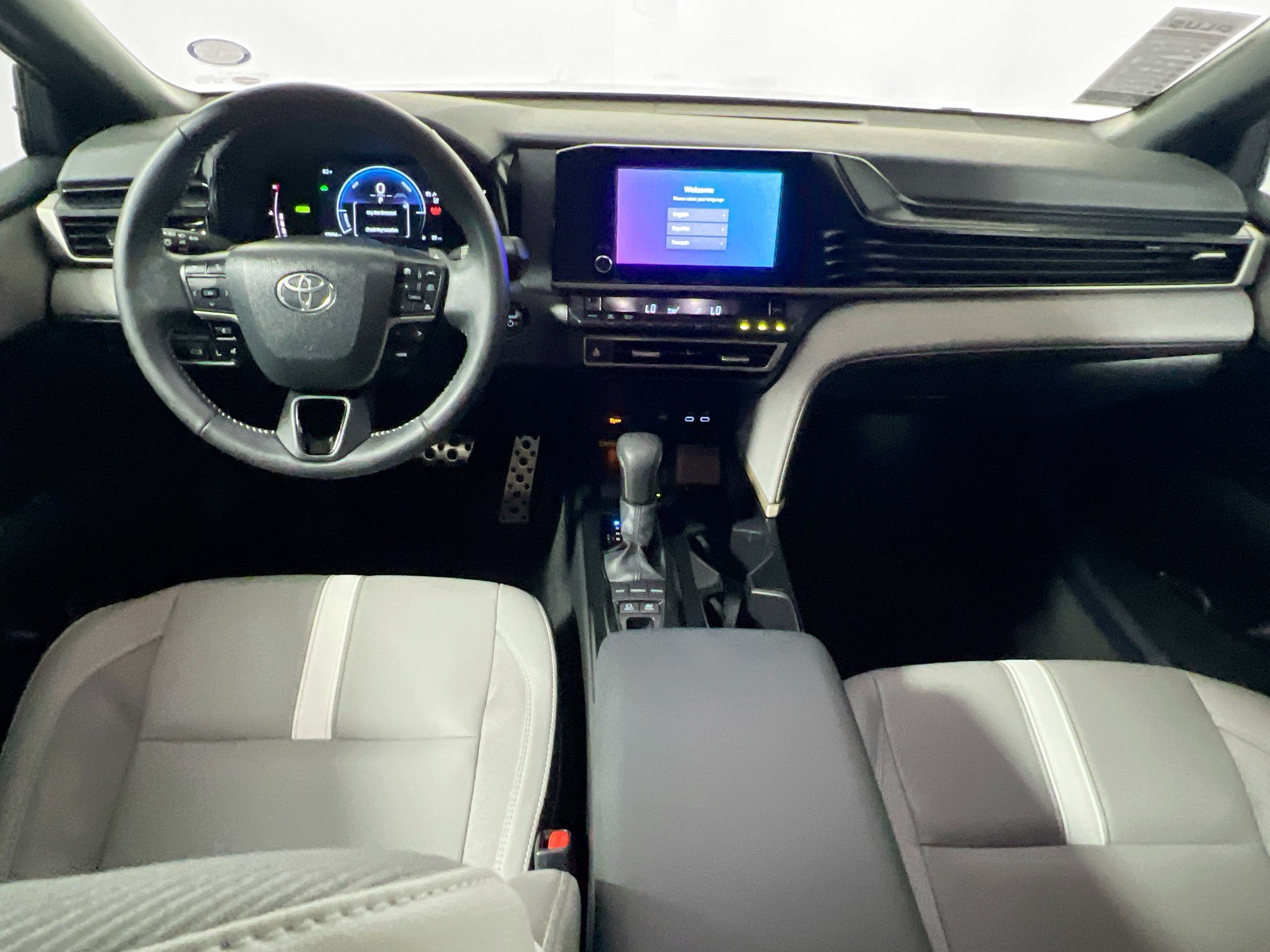 Used 2025 Toyota Camry SE w/ Convenience Package FWD image 29