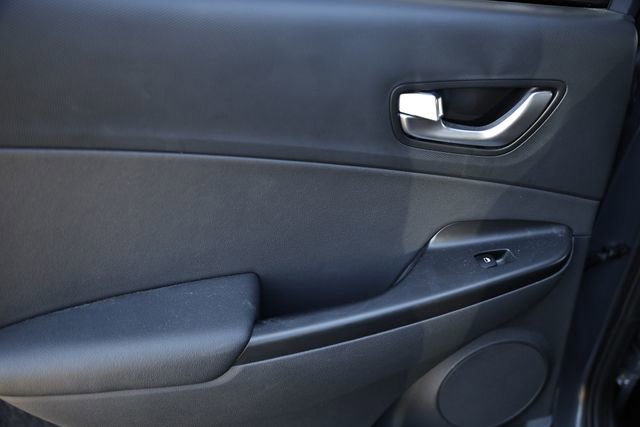 Used 2023 Hyundai Kona Limited image 23