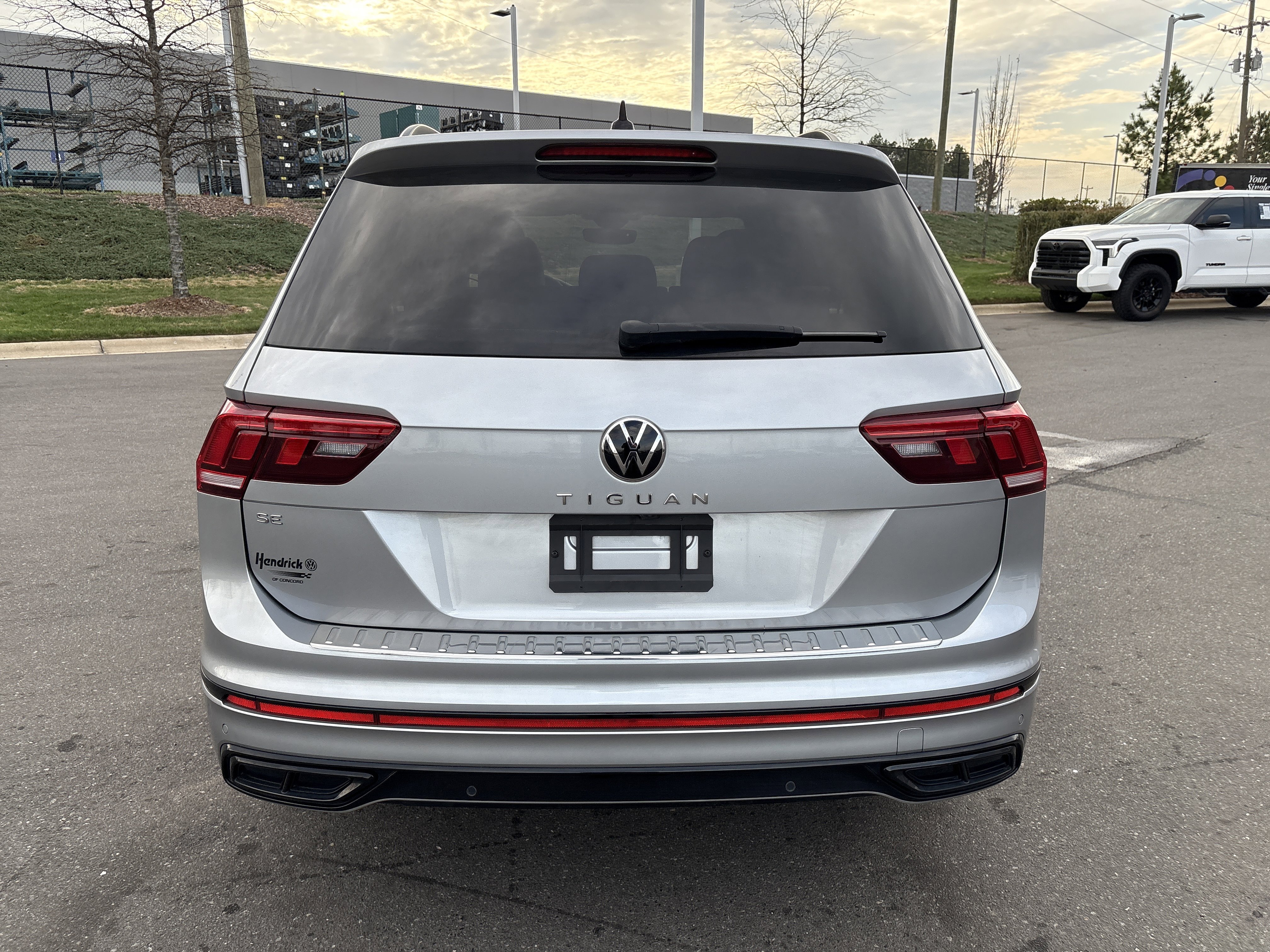 Used 2023 Volkswagen Tiguan SE R-Line image 8