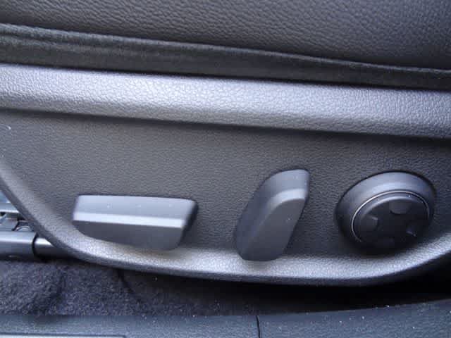Used 2023 Genesis G70 2.0T RWD image 7