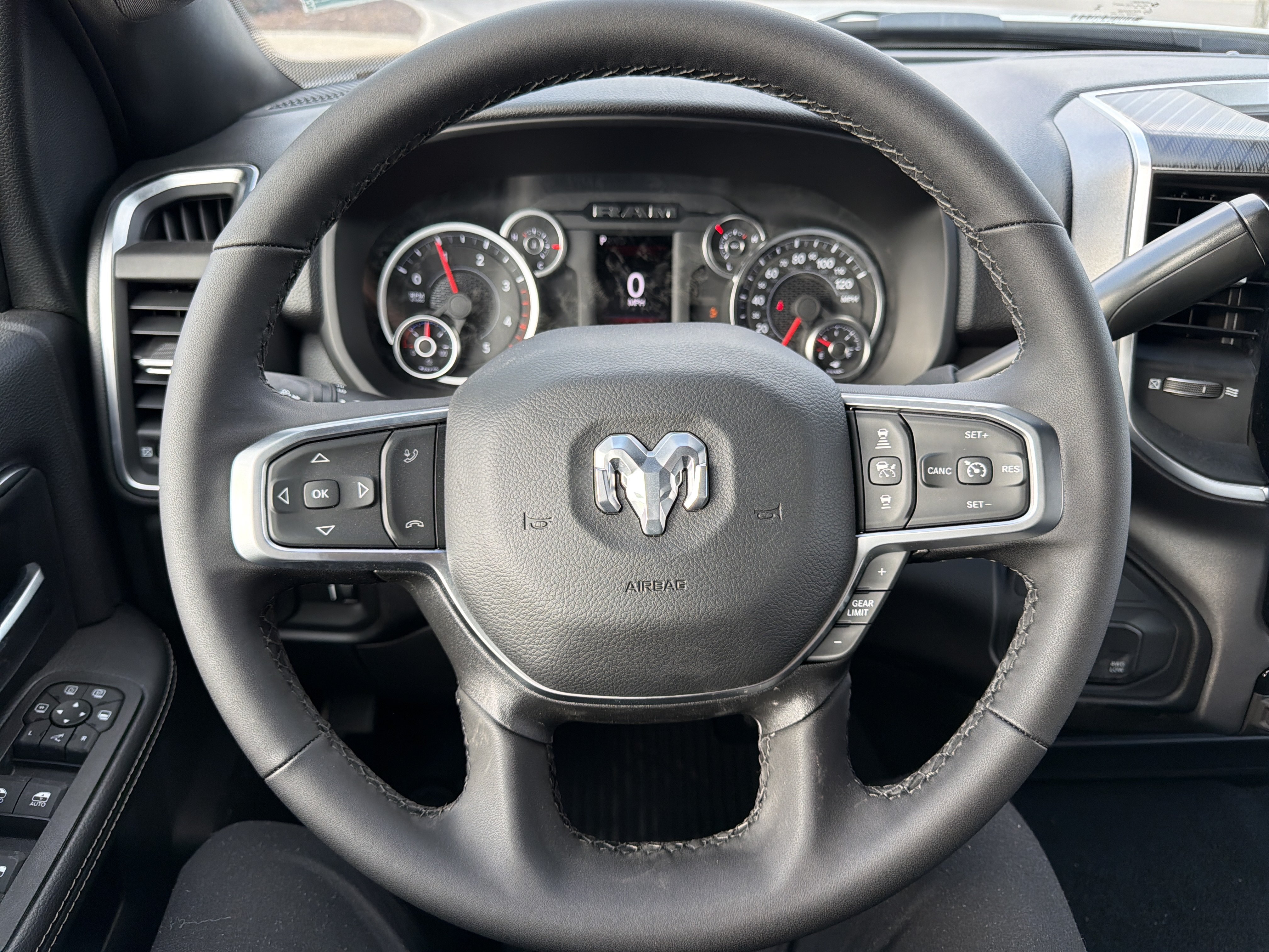 Used 2025 RAM 3500 Big Horn AWD/4WD image 18